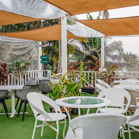Stone Wood Beach Resort, Vagator Exterior foto