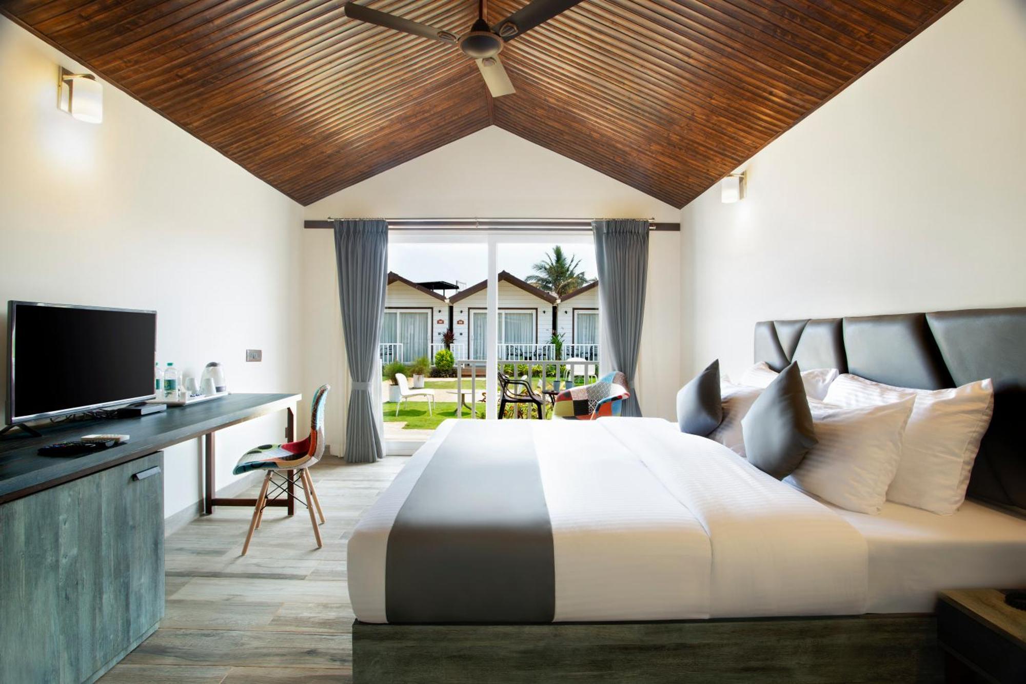 Stone Wood Beach Resort, Vagator Exterior foto