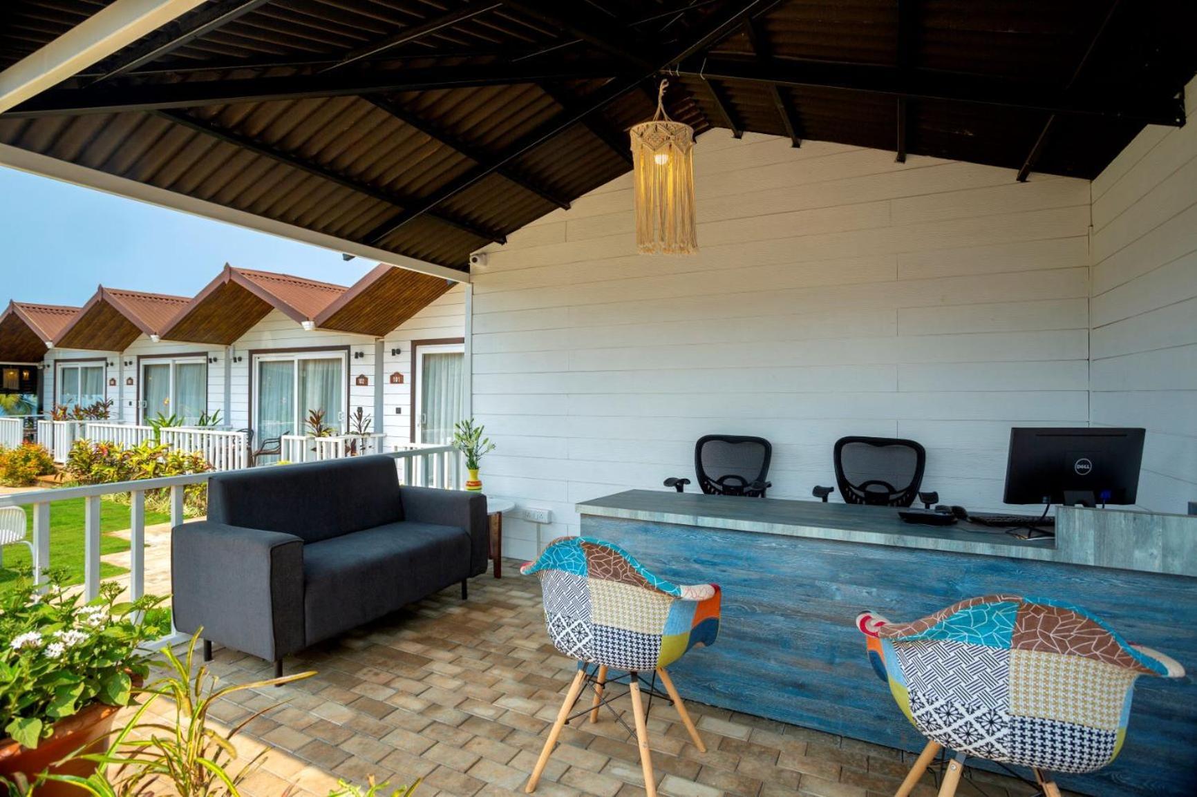 Stone Wood Beach Resort, Vagator Exterior foto